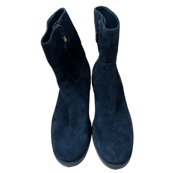 Stuart Weitzman NWOB Kye Black Suede Zip Bootie S4893 Size 6.5B Low Stacked Heel - Picture 5 of 10